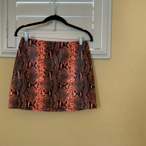 Alice and Olivia Snakeskin Mini Skirt - Picture 1 of 6